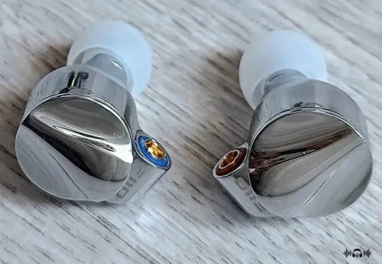 Here I have a look at the brand new FiiO FD15 IEM. The FD15's dynamic driver is 13.8 mm Magnalium Diamond-Like Carbon (DLC), and the shells are stainless steel. You can get it for $149.