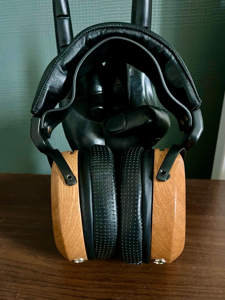 Today, we're going to speak about ZMF's flagship headphones, the Caldera. Although ZMF is mostly renowned for its high impedance dynamic driver headphones, the company's origins are in the modification of Fostex T50 planar magnetics.