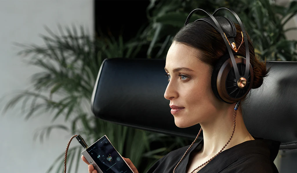 Antonio Meze and his team at Meze Audio created the dynamic driver headphone, the Meze Audio 109 PRO, which has an open-back, over-ear design.