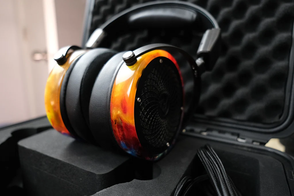 I knew that the RAD-0 was a new headphone from Alex Rosson, one of the original creators of Audeze, for a while before I had the opportunity to see and test it out. He has since founded Rosson Audio Design, a headphone manufacturer.